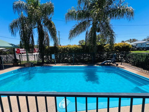 OVERLANDER MOTOR LODGE - Hotel Accommodation 0