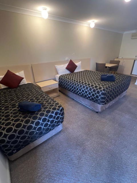 OVERLANDER MOTOR LODGE - Hotel Accommodation 2