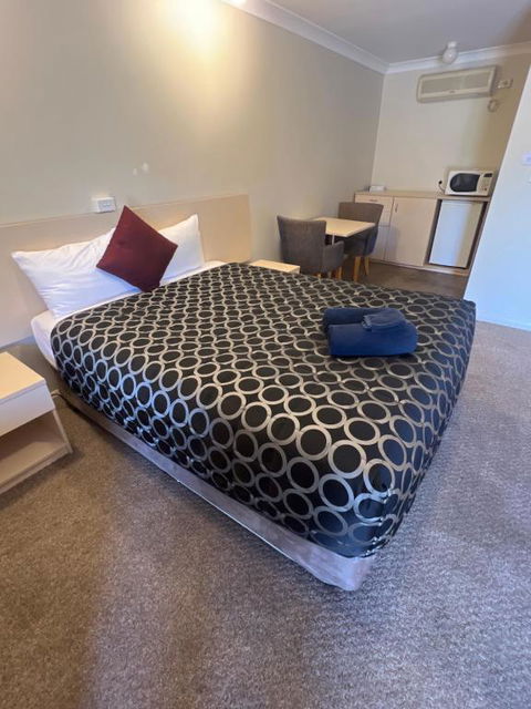 OVERLANDER MOTOR LODGE - Hotel Accommodation 1