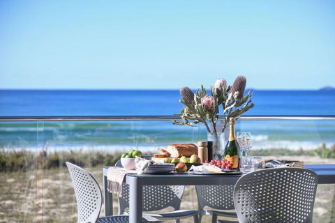 Pacific Dawn On The Beach One - Hotel Accommodation 0