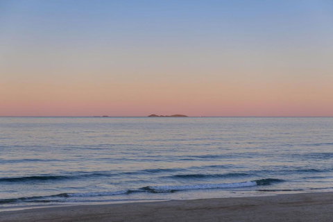 Pacific Dawn On The Beach One - Hotel Accommodation 3