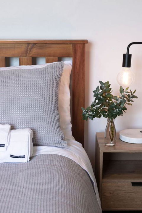 On Chapel St, The Royal Hotel Dalton - Hotel Accommodation 2