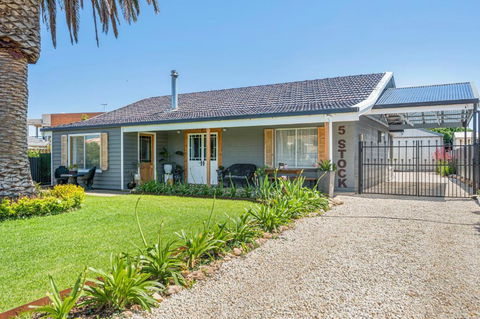 Palm Tree Cottage - Aldinga Beach - C21 SouthCoast Holidays - Hotel Accommodation 0