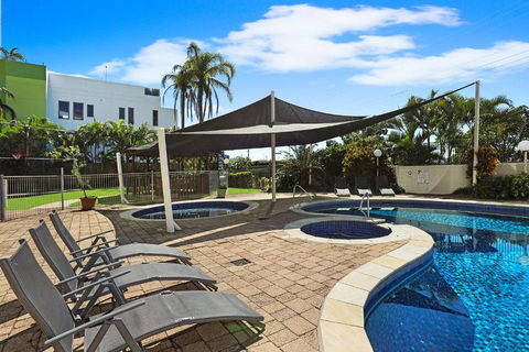 Palmerston Tower On Southport Broadwater - Hotel Accommodation 1