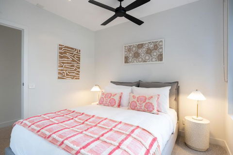 Panoramic View - Albert Park Lake & Shrine Views - Hotel Accommodation 3