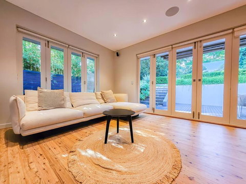 Peaceful 4-Bedroom Family Retreat In Lane Cove - Hotel Accommodation 0