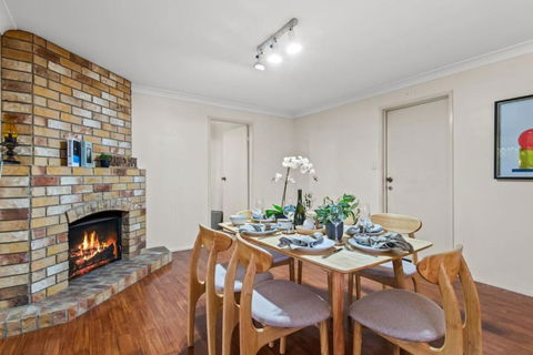 Peaceful 4BR At Sunnybank CBD With 2Parking Yard And Mall - Hotel Accommodation 0