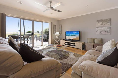 Pelican Landing - Hotel Accommodation 0