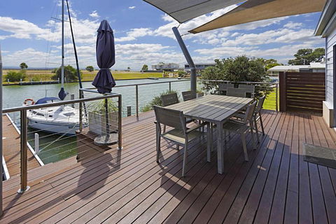 Pelican Landing - Hotel Accommodation 2