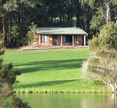 Pemberton Lake View Chalets - Hotel Accommodation 0
