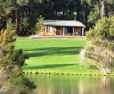 Pemberton Lake View Chalets - Hotel Accommodation 3