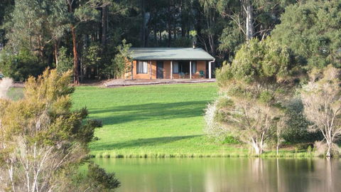 Pemberton Lake View Chalets - Hotel Accommodation 1