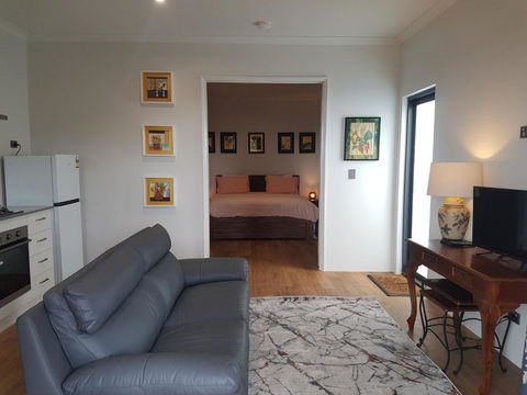 Pemberton Japanese Garden Studio - Hotel Accommodation 2