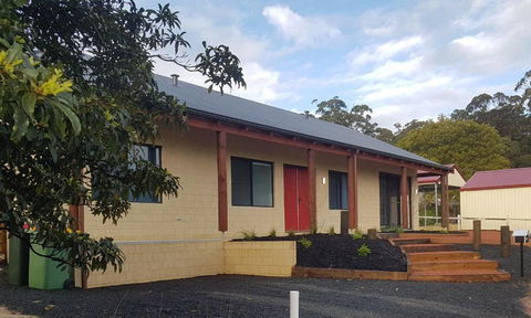 Pemberton Japanese Garden Studio - Hotel Accommodation 0