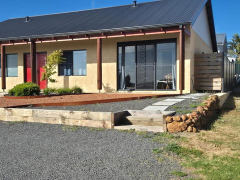 Pemberton Japanese Garden Studio - Hotel Accommodation 1