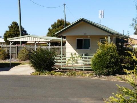 PepperTree Cabins, Kingaroy - Hotel Accommodation 3