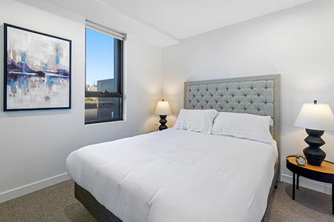 Polished 2-Bed Apartment With Gorgeous City Views - Hotel Accommodation 1