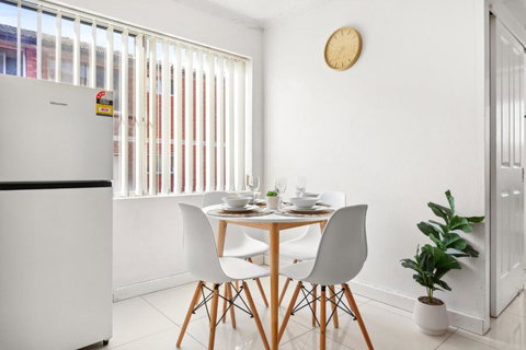 Polished 2-Bed Unit In The Heart Of Parramatta - Hotel Accommodation 1