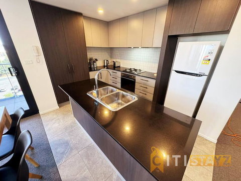 Posh In Phillip - 2bd 2bth Apt - Hotel Accommodation 1