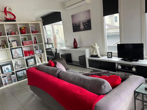 Radiance - Chic Fitzroy Street Apartment - Hotel Accommodation 0