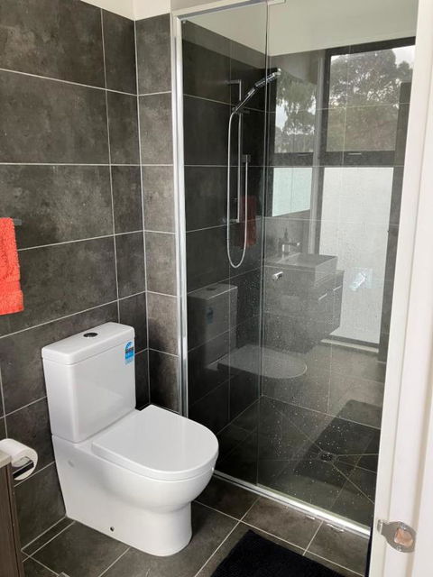 Private Room & Ensuite, In Shared Modern 2 Level Apartment - Full Use Of All Facilities - Hotel Accommodation 3