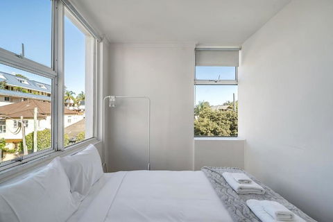 Quaint 1BD On The Doorstep Of Manly Beach - Hotel Accommodation 3