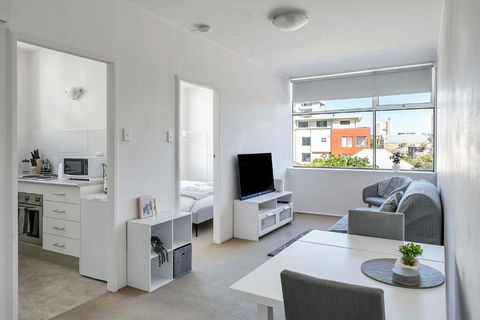 Quaint 1BD On The Doorstep Of Manly Beach - Hotel Accommodation 2