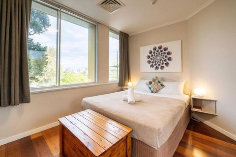 Quaint Auchenflower 1B1B Apt W Parking Close To UQ - Hotel Accommodation 0