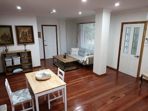 Quiet Nature-Filled Ground Floor Unit - Hotel Accommodation 3