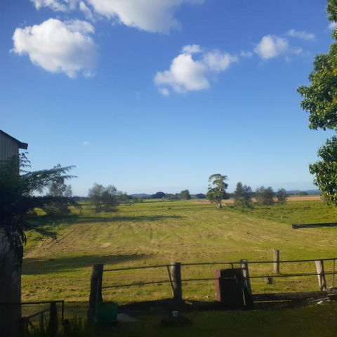 QUIET PROPERTY BY THE RIVER - Hotel Accommodation 1