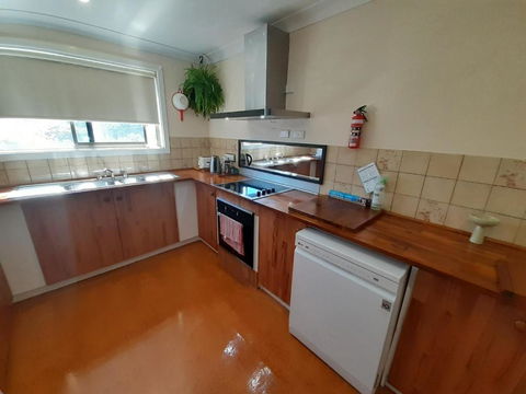 QUIET PROPERTY BY THE RIVER - Hotel Accommodation 3