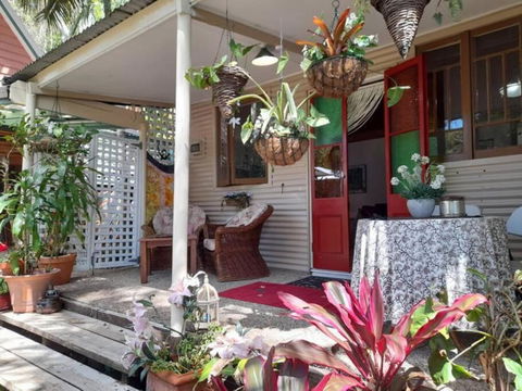 Quirky Cottage In Centre Of Maleny, Walk Everywhere - Hotel Accommodation 3