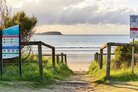 Rare Broulee Beachfront House - Hotel Accommodation 0