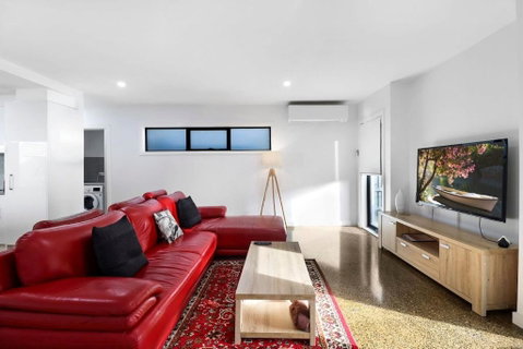 Raven West House I Corporate Or Holiday - Hotel Accommodation 1