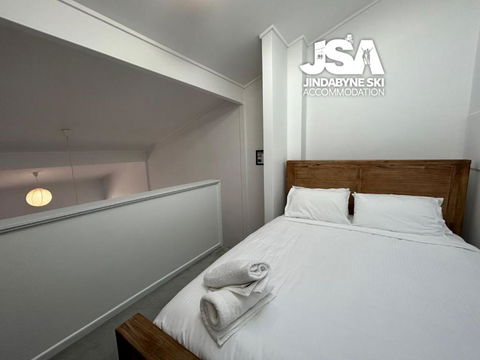 Razorback 4 - Hotel Accommodation 0