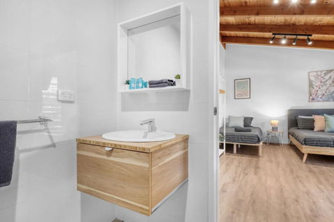 Recharge In Waurn Ponds - Hotel Accommodation 1