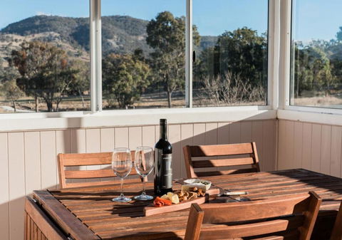 Pretty Pink Queenslander With Spectacular Views! - Hotel Accommodation 1