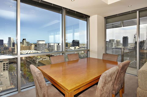 Astra Apartments Melbourne - Hotel Accommodation 1