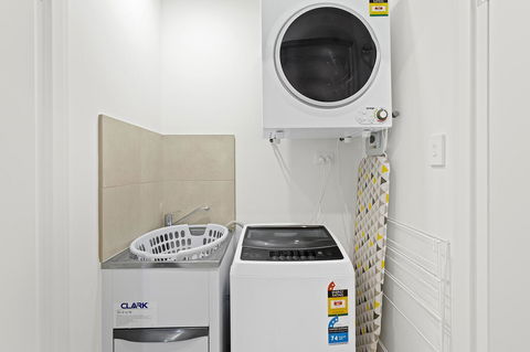 Astra Apartments Sutherland Shire - Hotel Accommodation 3