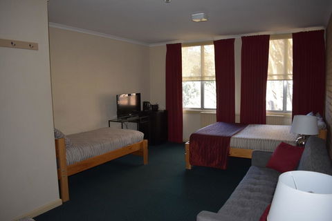 Attunga Alpine Lodge & Apartments - Hotel Accommodation 2