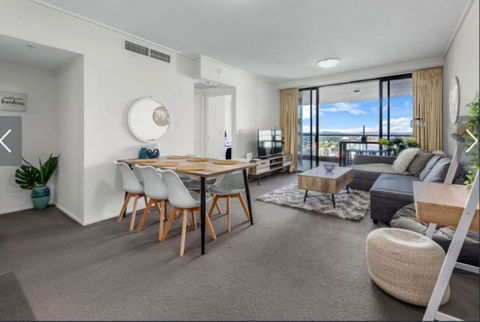 AU1 - Long Stay W Balcony RiverViews Fast WiFi - Hotel Accommodation 1