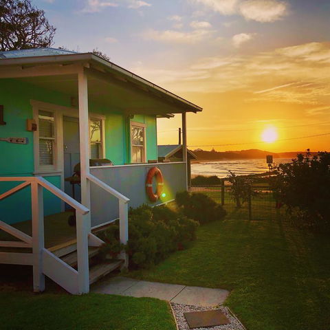 Aurora Beachfront Cottage - Hotel Accommodation 3