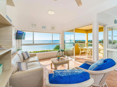 Avalon 1 - Overlooking Beautiful Convent Beach - Hotel Accommodation 3