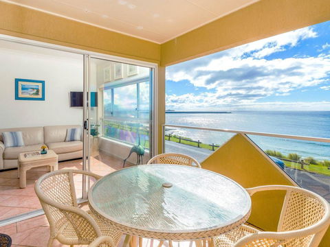 Avalon 1 - Overlooking Beautiful Convent Beach - Hotel Accommodation 0