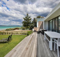 Azure Absolute Beachfront - Pet Friendly - Hotel Accommodation