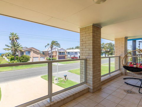 Azure Waters - Perfectly Positioned With Ocean Views - Hotel Accommodation 3