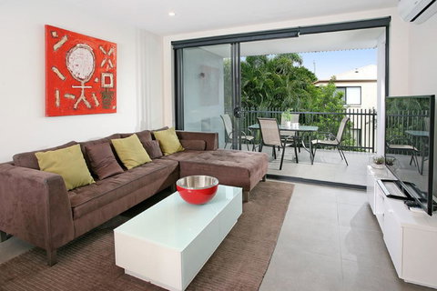 Back Of The Block Bulimba - Executive 3BR Bulimba Apartment With Leafy Outlook - Hotel Accommodation 0