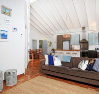 Balena  Culburra - Pet Friendly - 1 Min Walk to Beach - Hotel Accommodation
