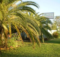 Banjos Overnight And Holiday Units - Hotel Accommodation