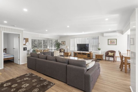 Bay Serene, 15 Mistral Close - Hotel Accommodation 2